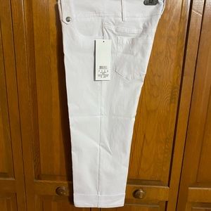 Rekucci White Cuffed Capris NWT. Size 8
